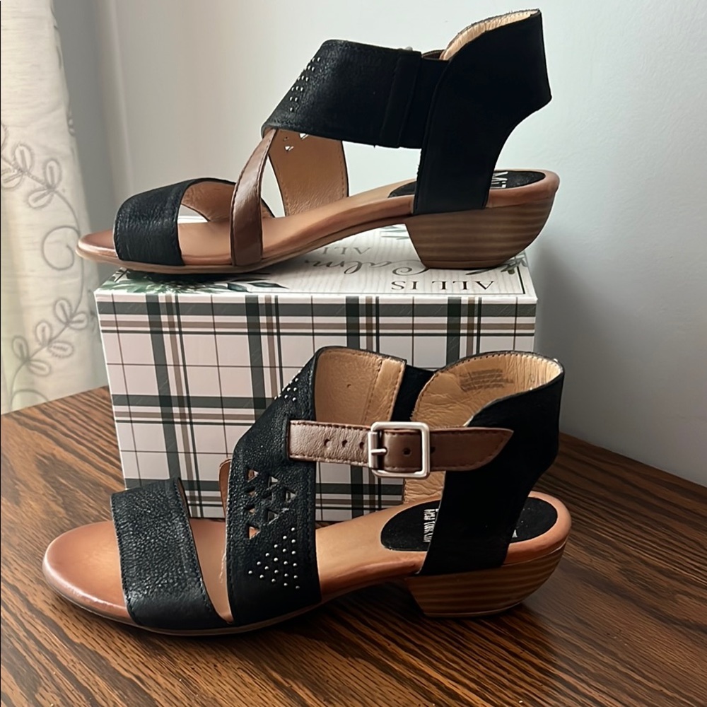 Mix Mooz Black and Brown Sandals with Ankle Strap size 38 Wide